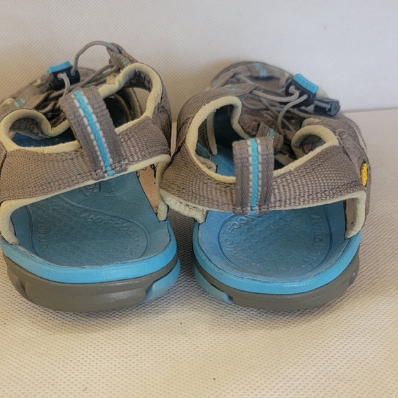 KEEN CLEARWATER CNX WATERPROOF SHOES (sz 7.5) - Picture 3 of 5
